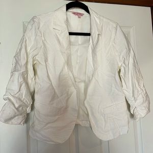Candie’s white blazer